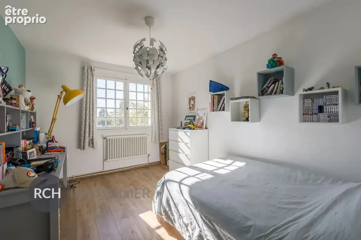 Exclusivité - Grande maison familiale sur un beau jardin au calme - photo 16