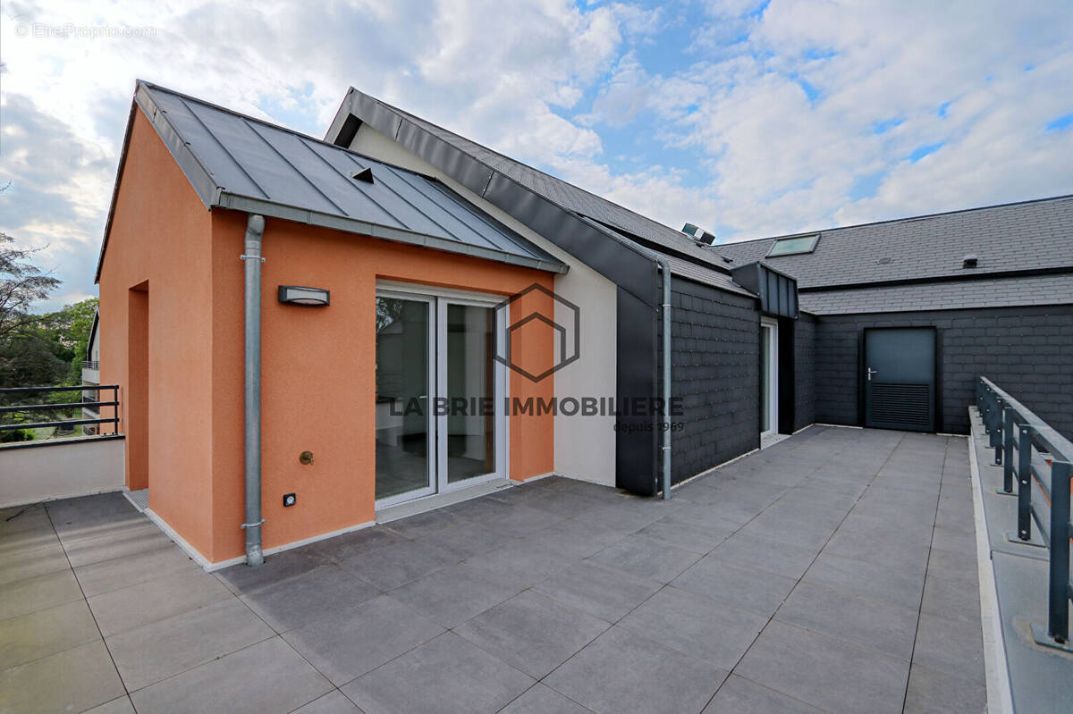 Appartement à EMERAINVILLE