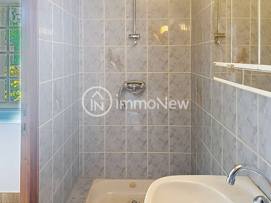 Maison de bourg 67 m2 a renover sur terrain de 332 m2 - photo 6