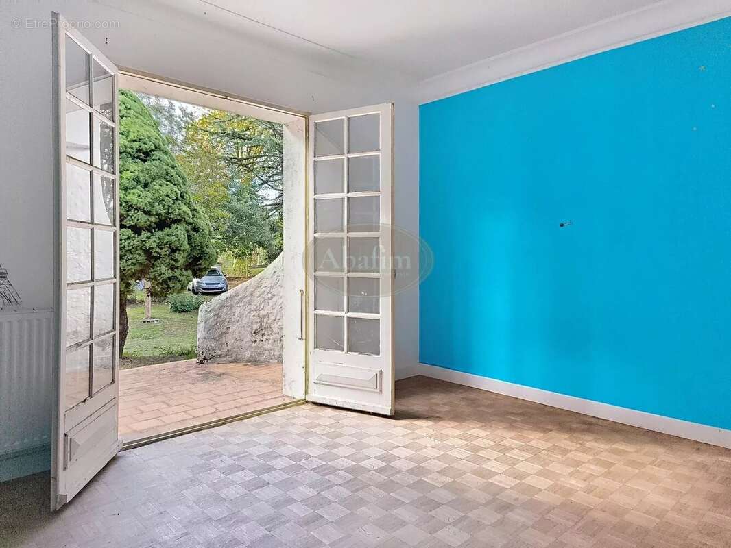 Maison à VILLECOMTAL-SUR-ARROS