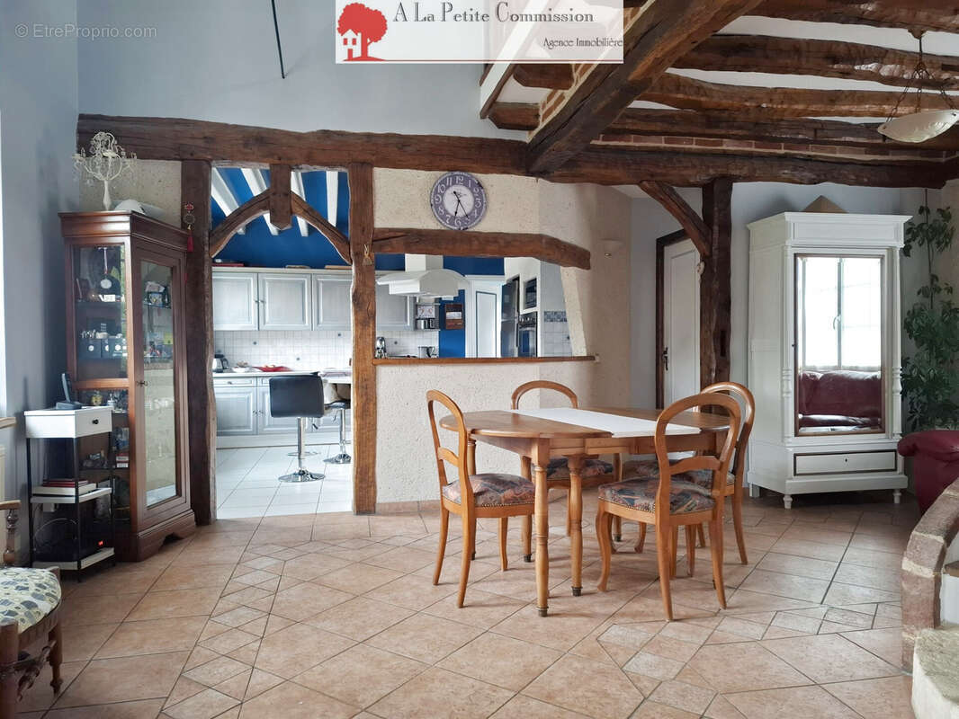 Maison à FONTAINE-LA-GUYON