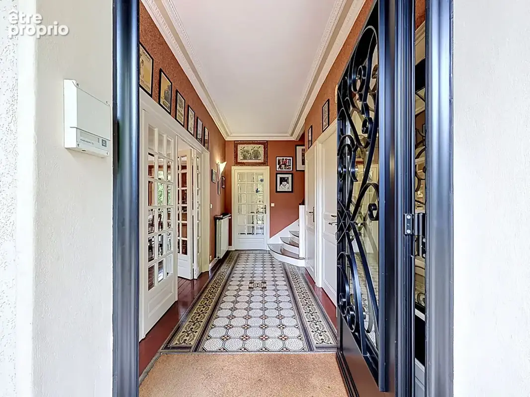 Maison  11 pièce(s) 314.36 m2 - photo 2