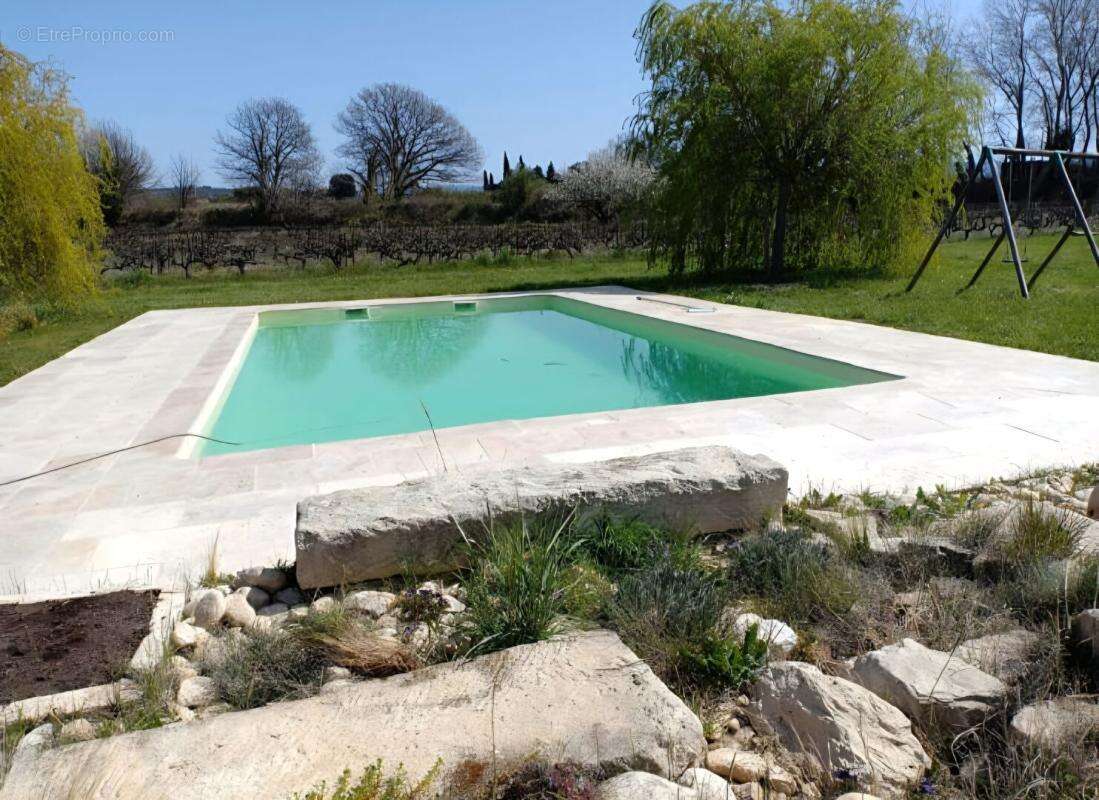 Grand mas avec dépendances en campagne au milieu des champs - photo 10