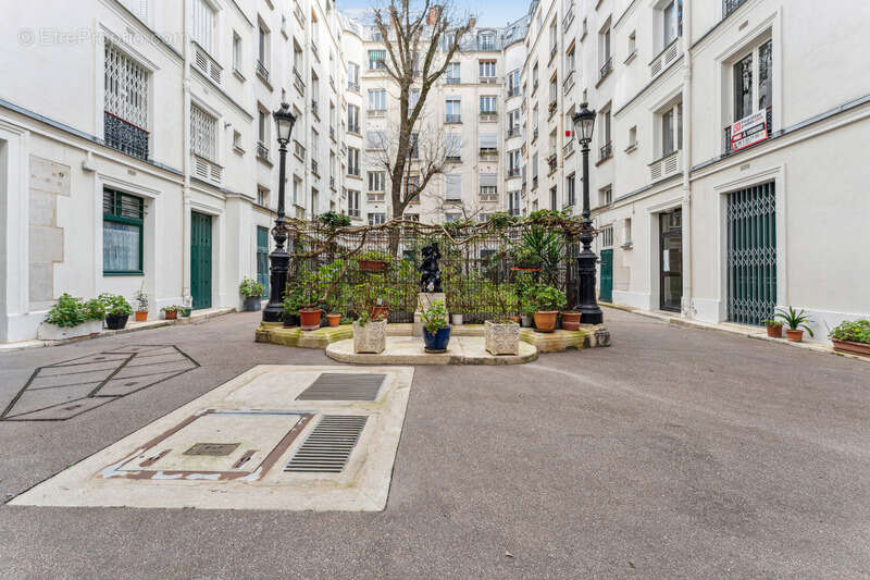 Commerce à PARIS-17E