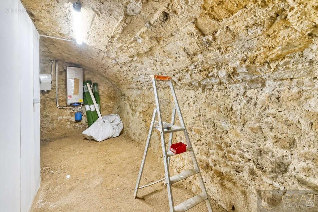 À vendre : Appartement T2 de 40 m2  CAVE de 20m2  centre Ollioules - photo 6