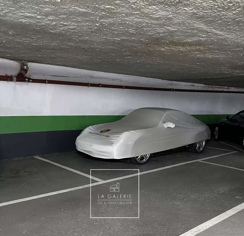 Parking à PARIS-16E