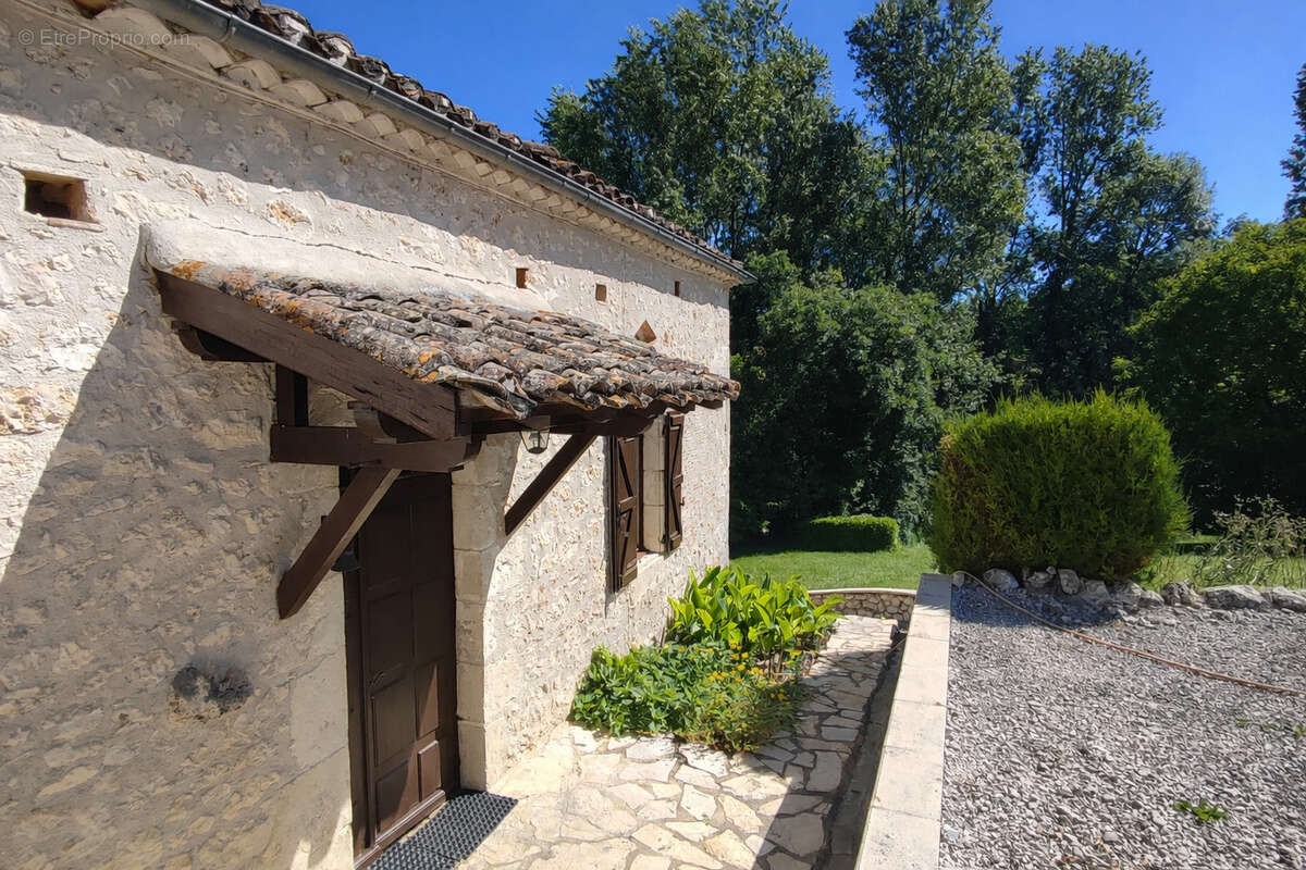 Maison à MONTAIGU-DE-QUERCY