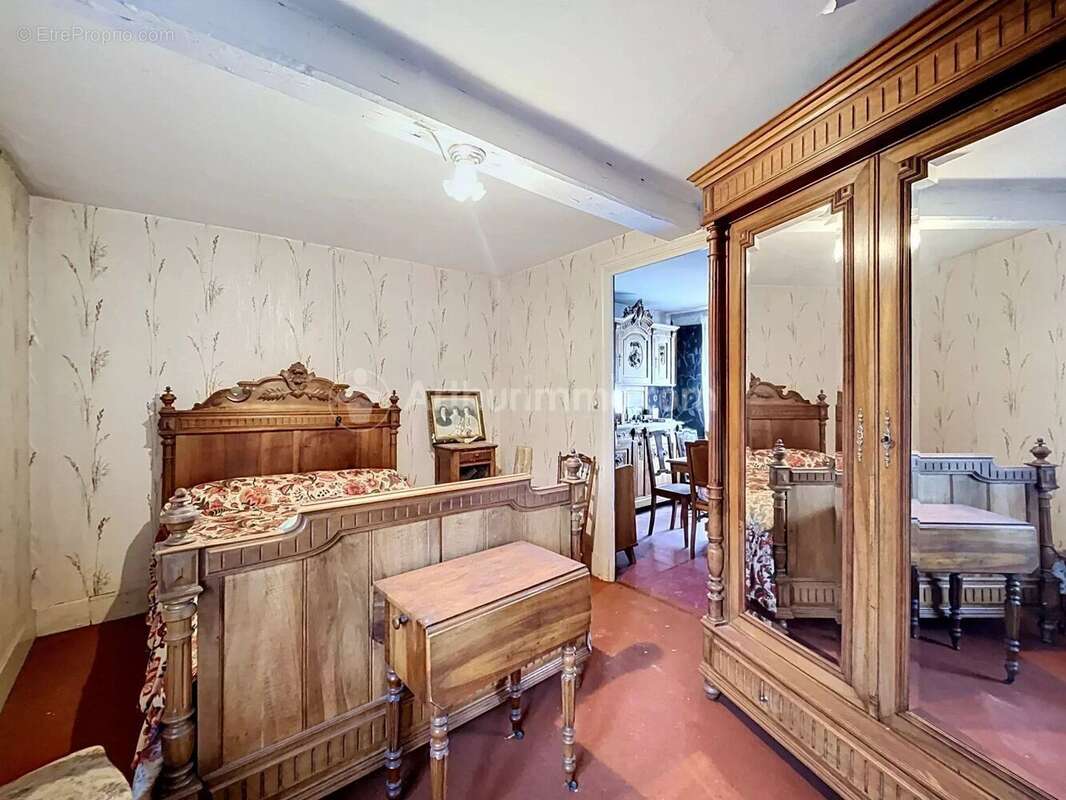 Maison à LA MONNERIE-LE-MONTEL