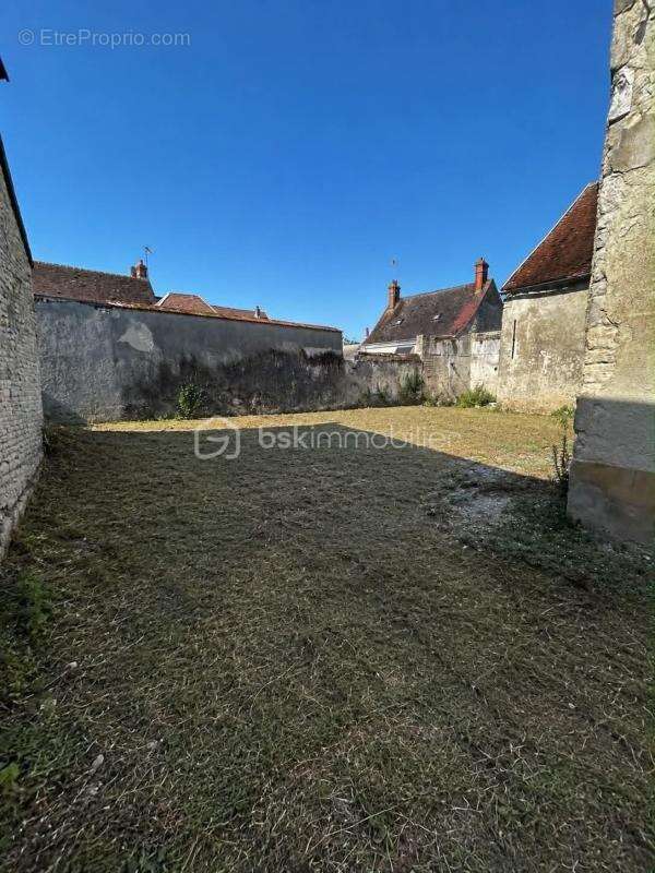 Maison en pierre de caractère de 190 m² avec dépendance – Boynes - photo 12