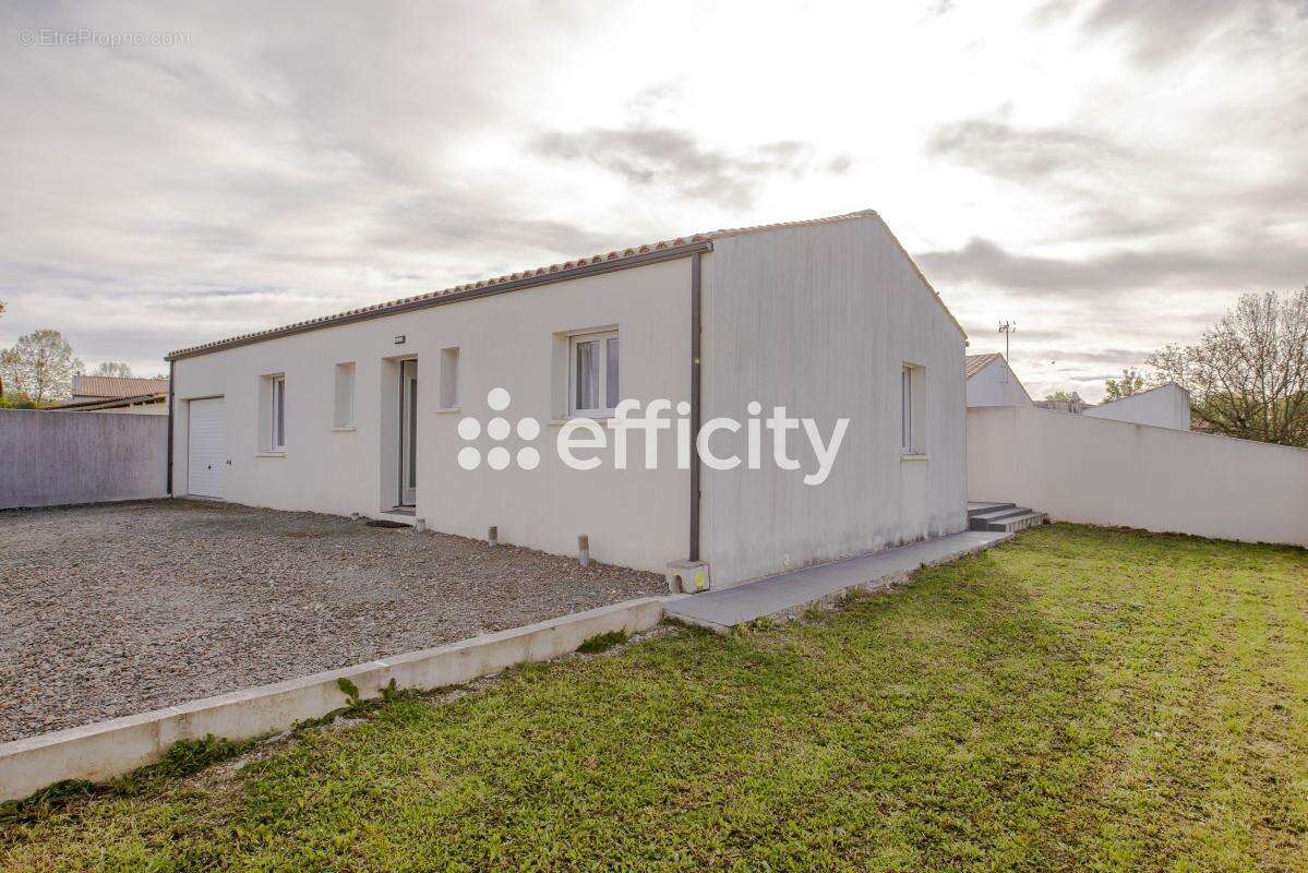 Maison à SAINTE-SOULLE