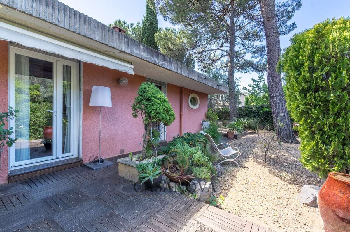 Villa d'architecte avec piscine, studio indépendant et terrain de 1 156 m² à Montpellier - photo 2