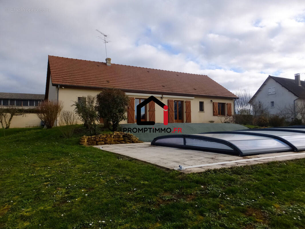 Maison à AINAY-LE-CHATEAU