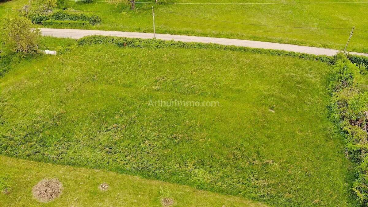 Terrain à INJOUX-GENISSIAT