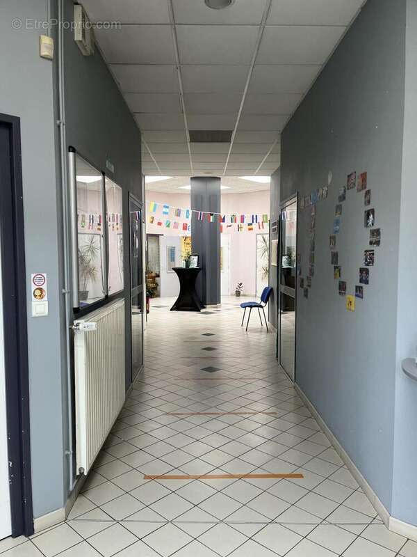 Commerce à COURRIERES