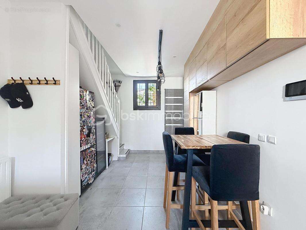 Charmante maison familiale avec 2 chambres, bureau et jardin de 497 m² - photo 7