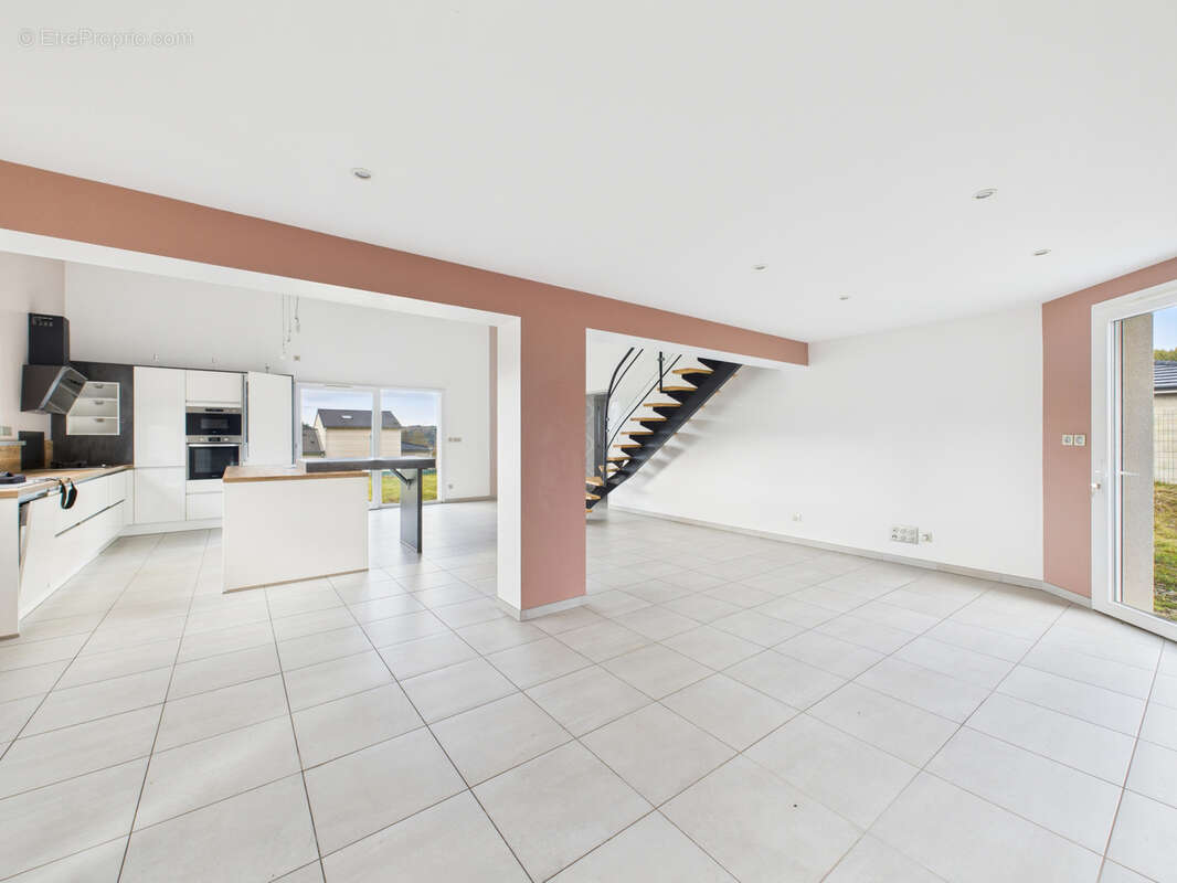 Maison à SAINT-PIERRE-EYNAC