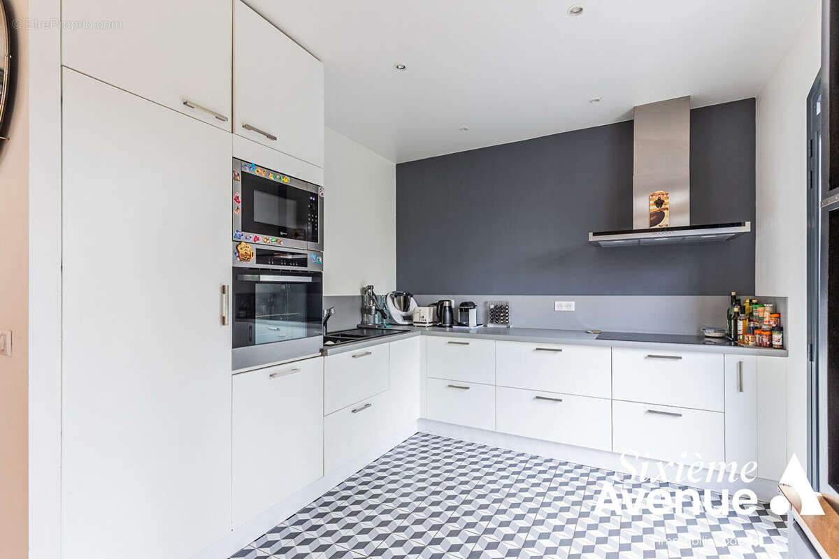 Maison à SAINTE-GENEVIEVE-DES-BOIS