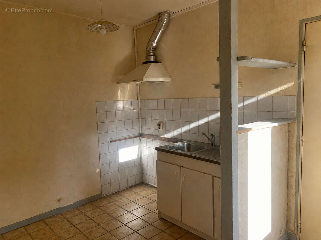 EPINAL Appartement Type F2 à rénover Au calme Proche centre ville - photo 2