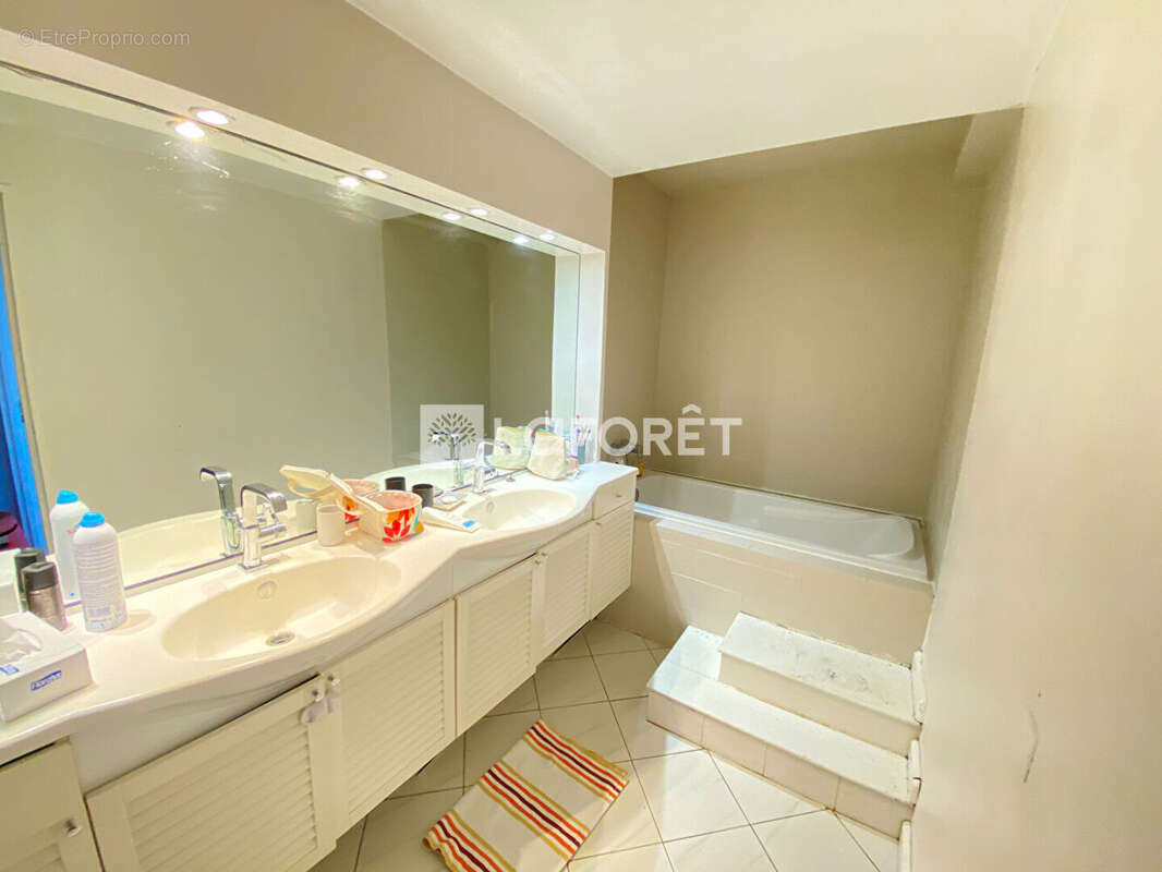 Appartement à RUEIL-MALMAISON