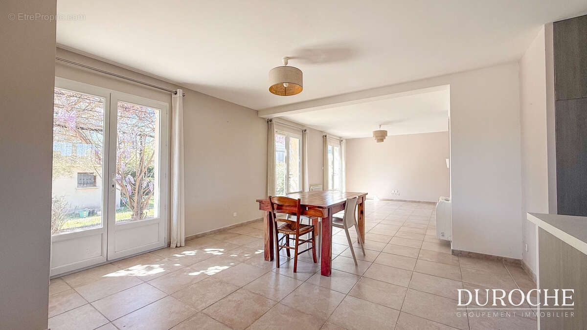 Maison à SAUVETERRE