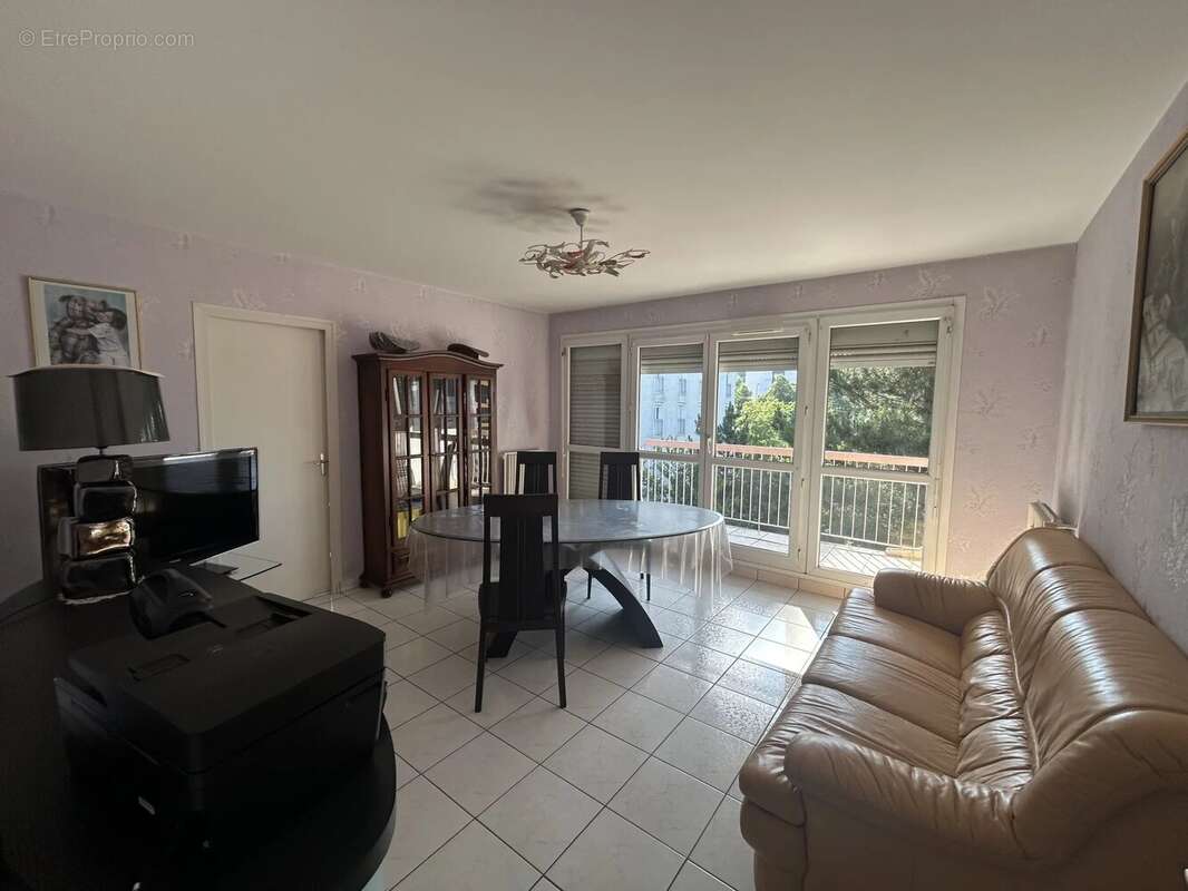 Appartement à SAINT-ETIENNE