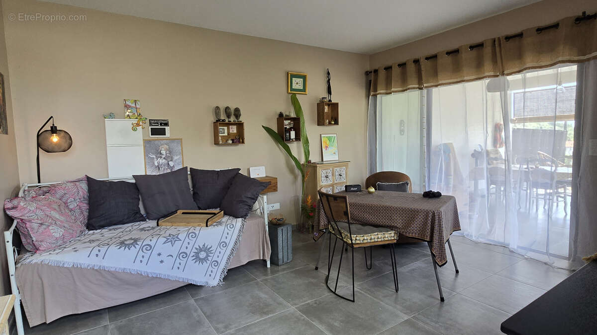 Appartement à RIVIERE-SALEE