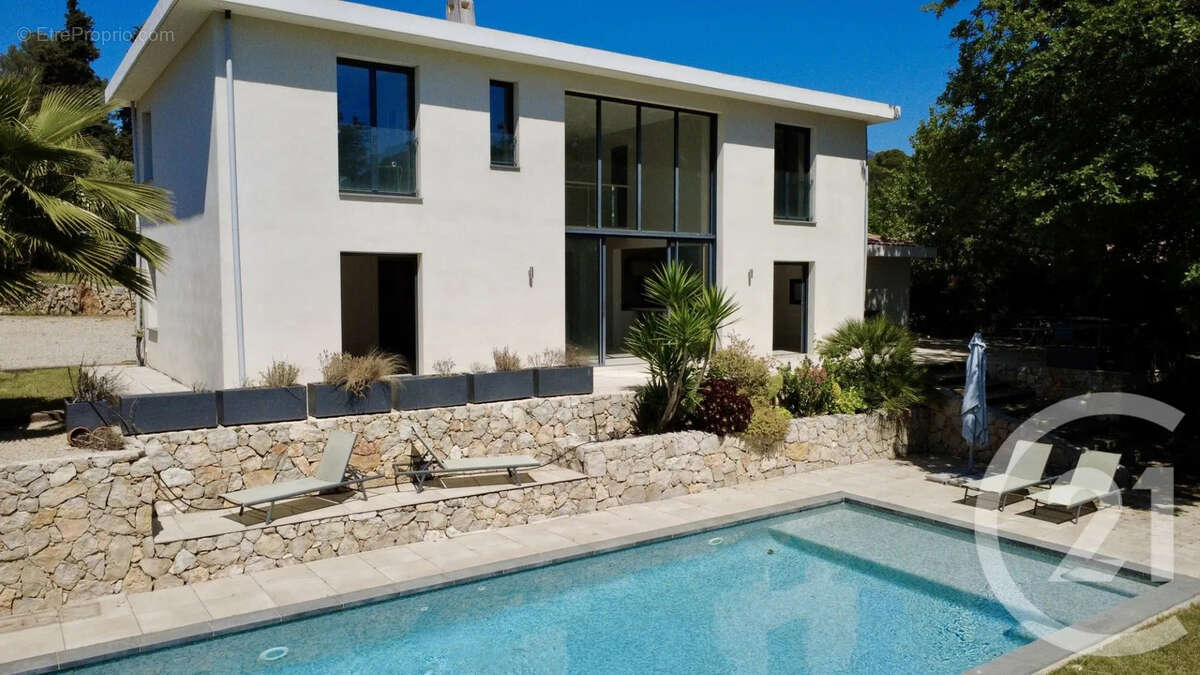 Maison à ROQUEFORT-LES-PINS