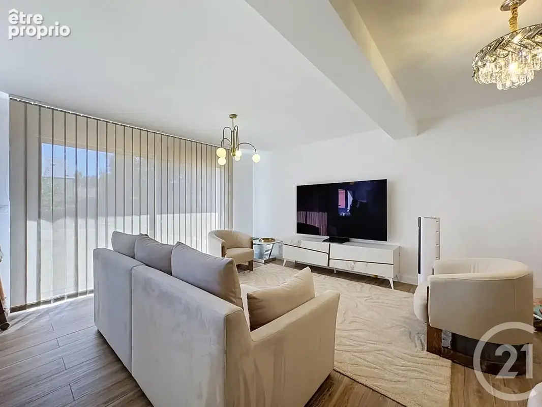 Maison 5 pièces 138 m² à vendre à Saint-Denis-En-Val (45560) - photo 2
