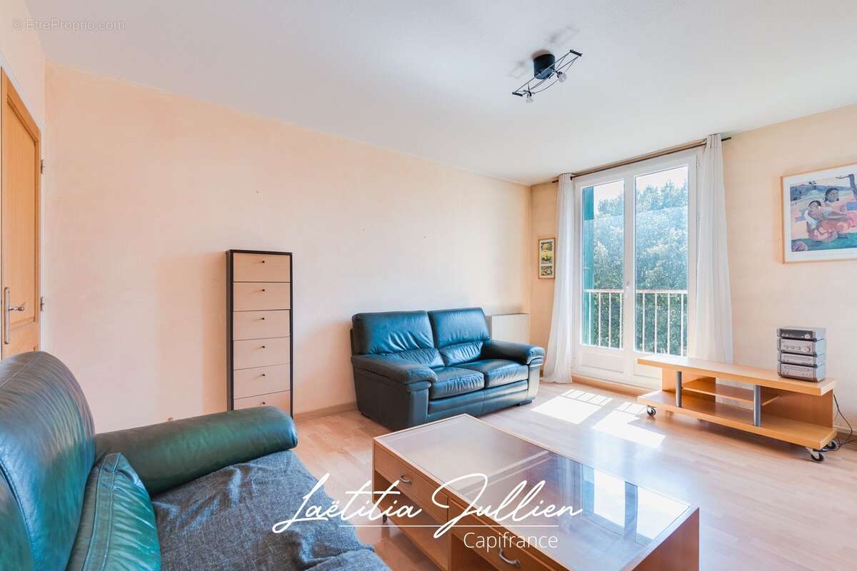 En exclusivité par Laëtitia JULLIEN – Marseille 10ème – Les Collines – T4 traversant de 83,83 m² avec balcon et loggia au pied d - photo 6