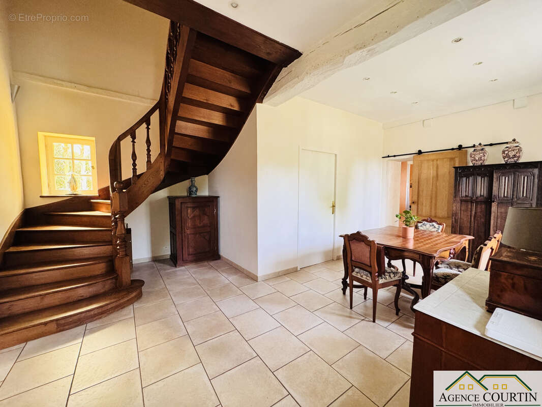 Maison à SAINT-AMBREUIL