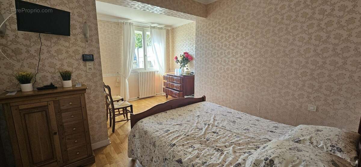 chambre du rez de chaussée - Maison à CALLAC