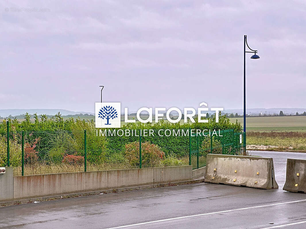 Commerce à GUIGNICOURT