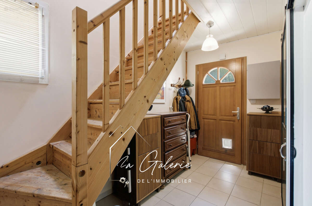 Rare a la vente belle maison situee sur saint martin le vinoux - photo 11