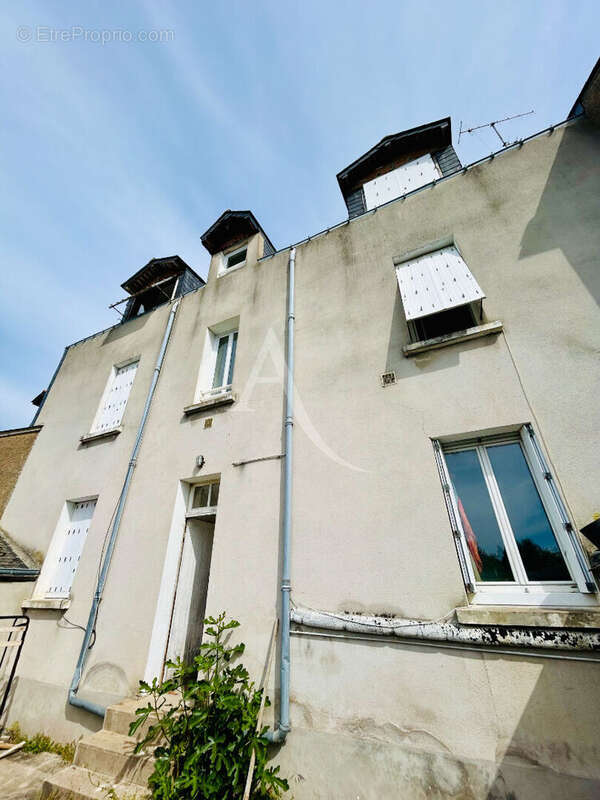 Appartement à LES PONTS-DE-CE