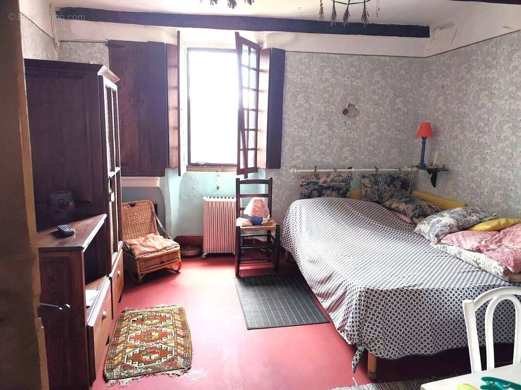 Appartement à LA CROIX-SUR-ROUDOULE