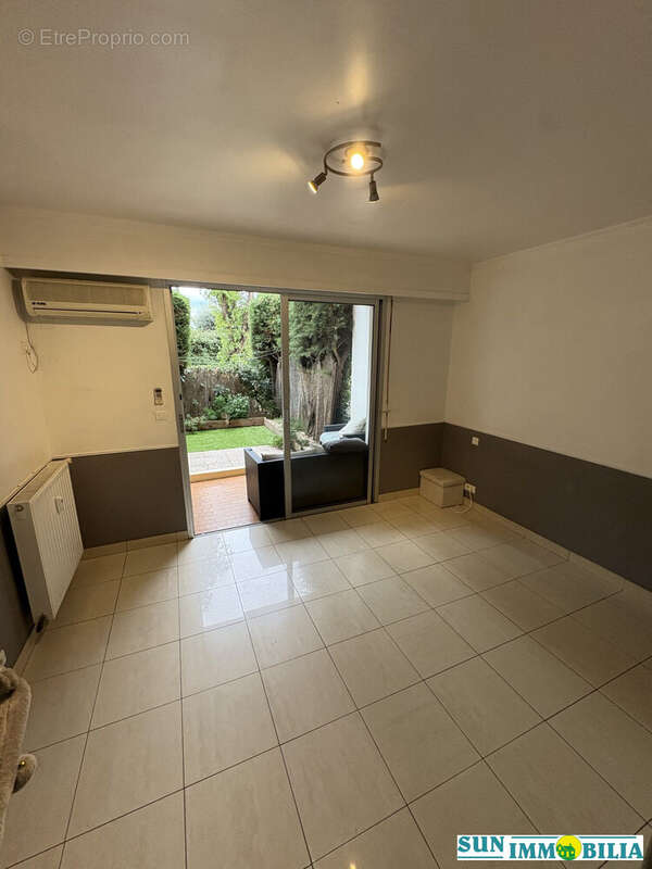 Appartement à SAINT-LAURENT-DU-VAR