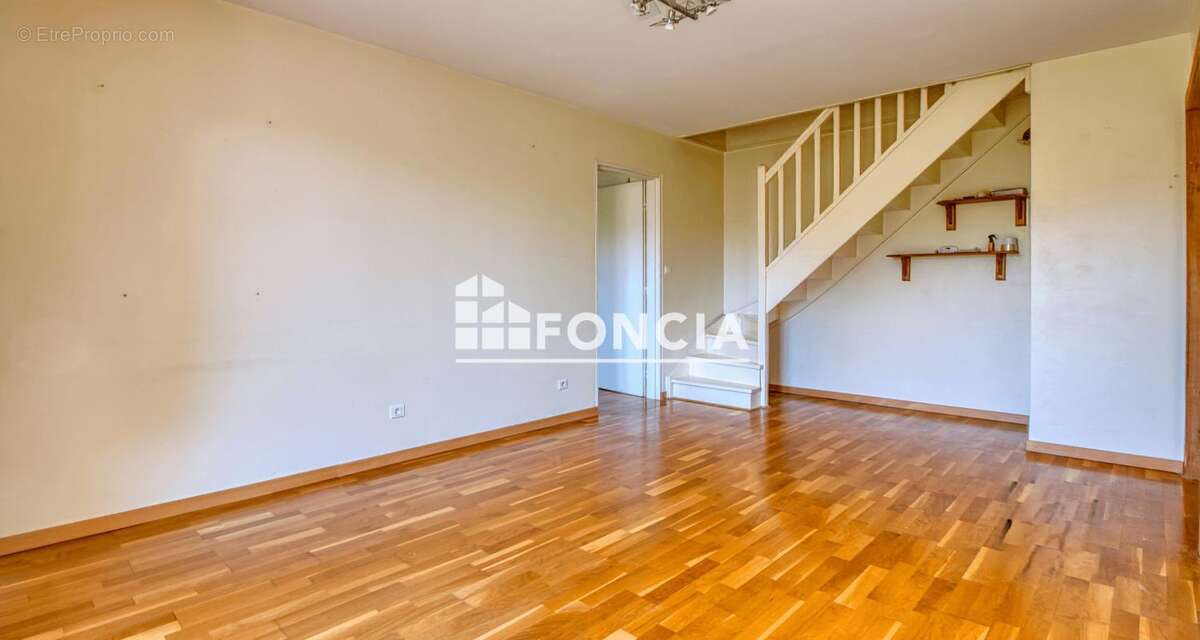 Appartement à VERNEUIL-SUR-SEINE