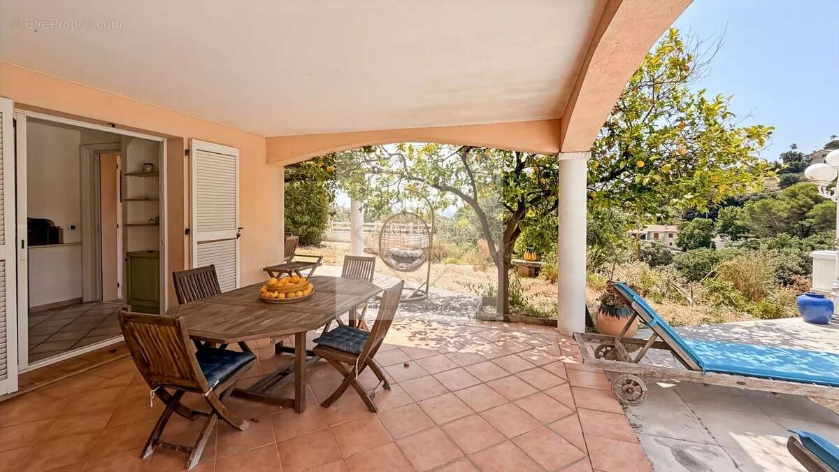 À vendre – villa de charme vue mer à antibes, calme absolu - photo 21