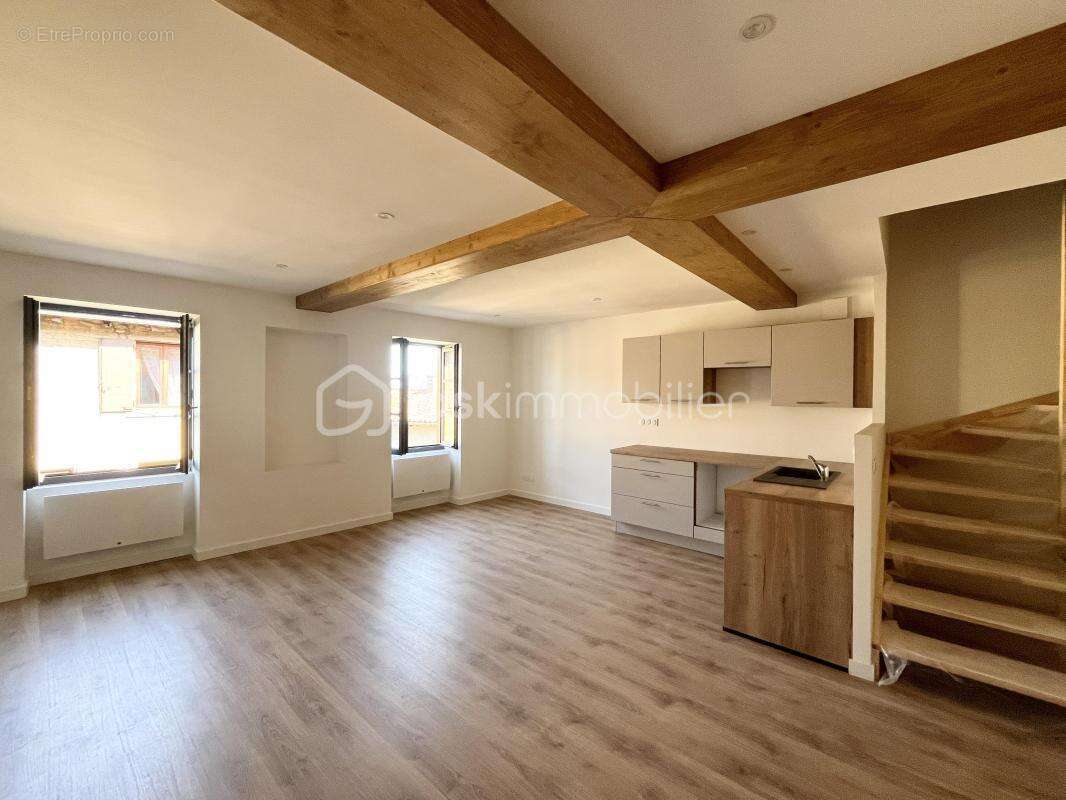 Appartement à POUILLY-LE-MONIAL