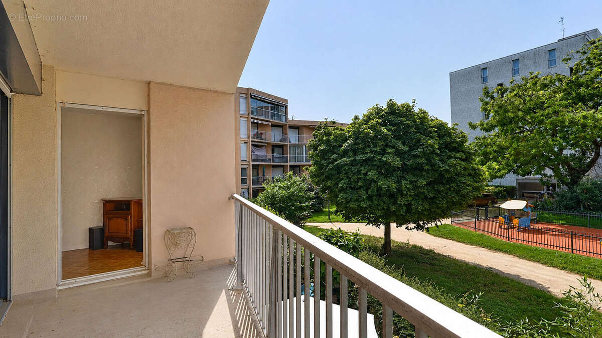 Appartement Rennes T5 - 88 m2 - Terrasse - cave et place de parking privative - photo 3