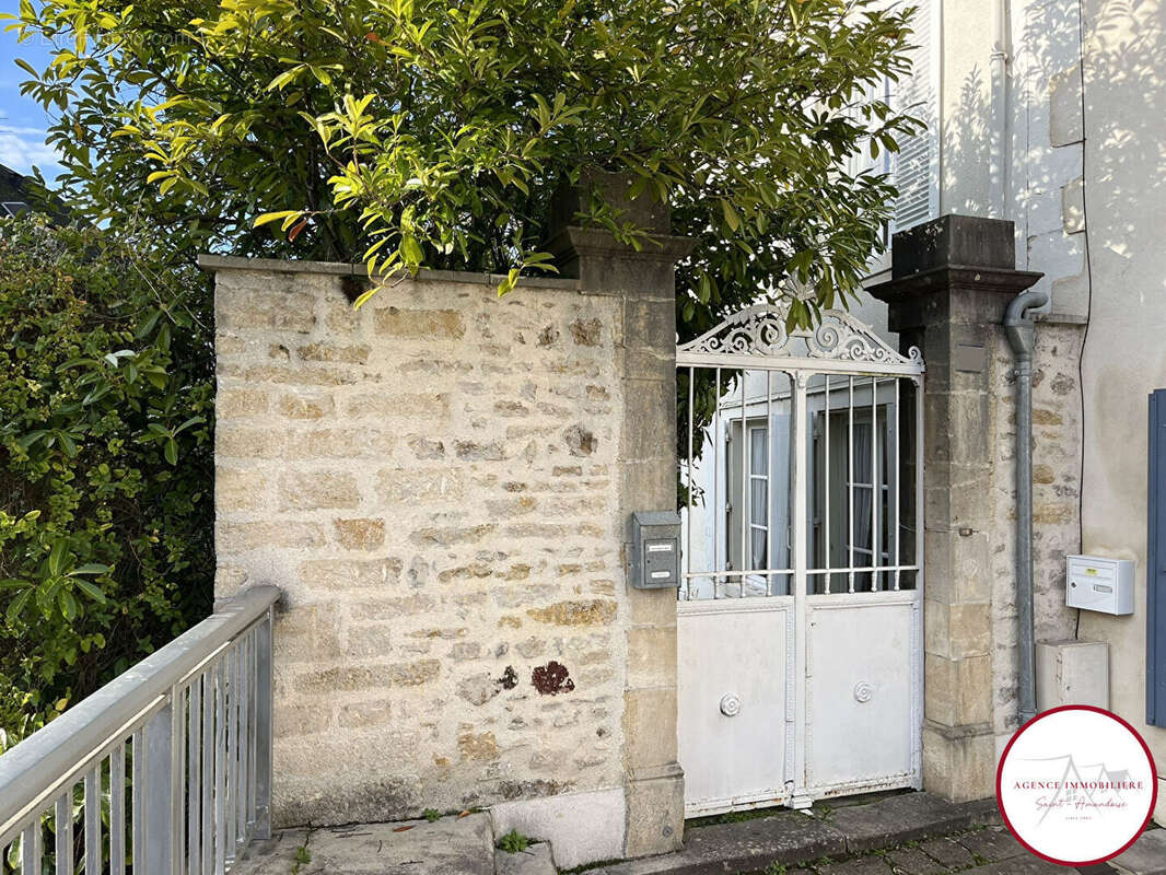 Maison à SAINT-AMAND-MONTROND