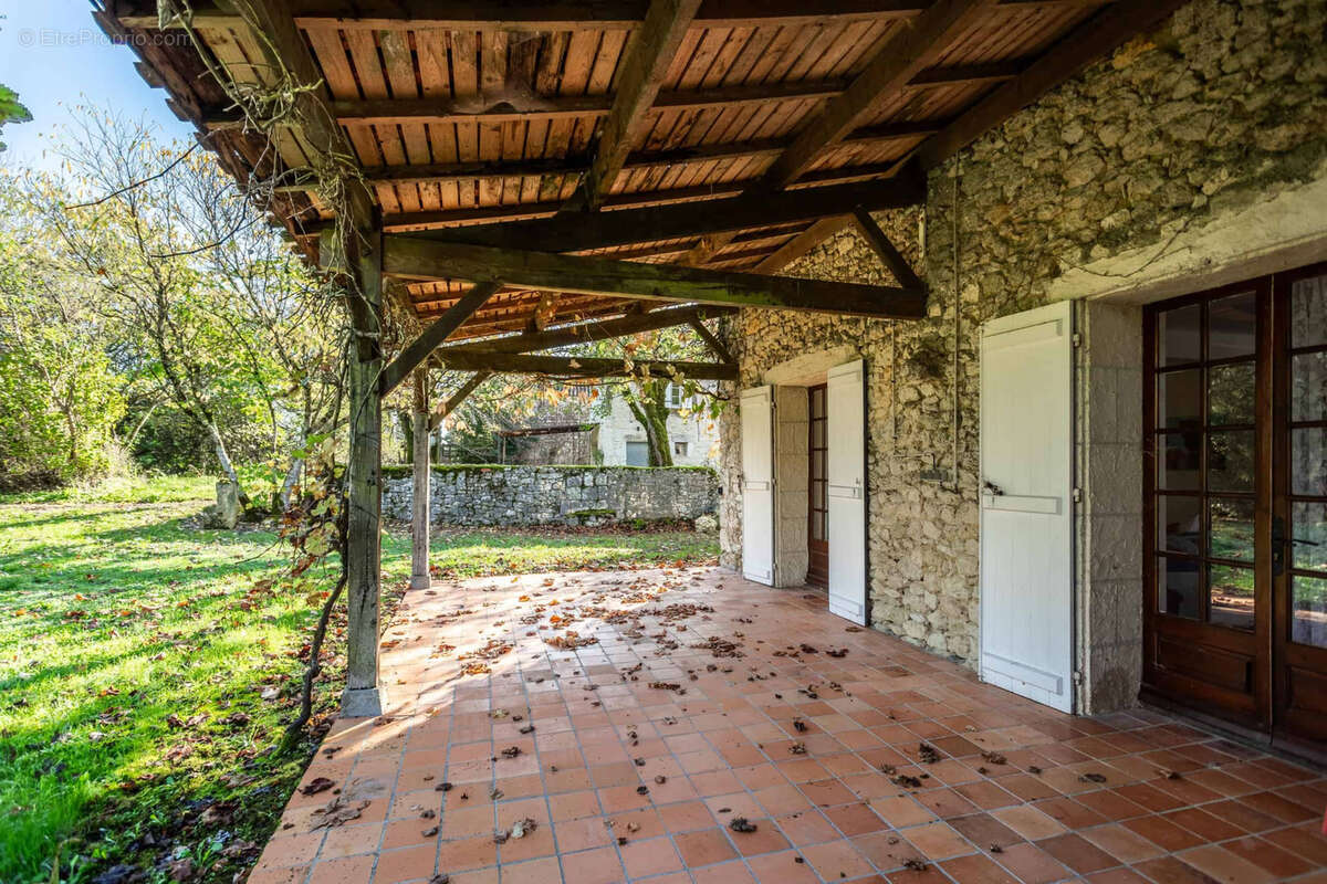 Country house with annexe, pool and land - photo 5