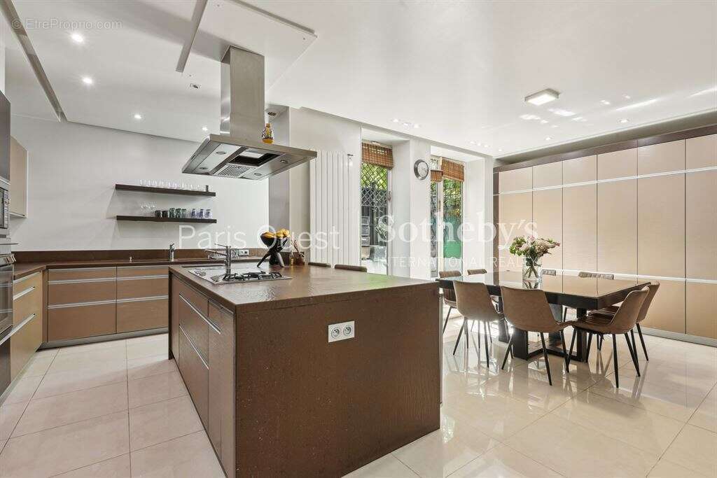 Maison à NEUILLY-SUR-SEINE