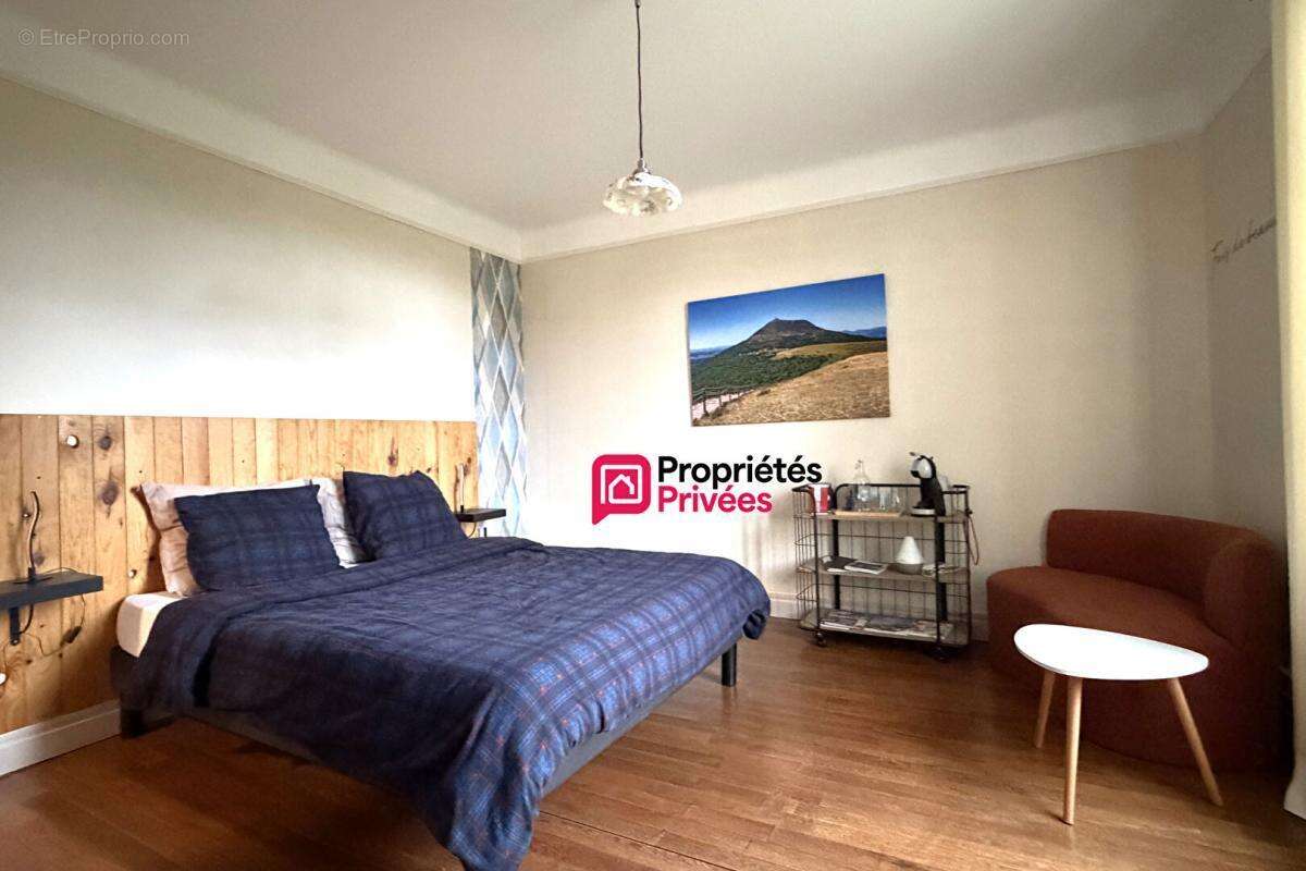 Maison T6 avec dépendances à vendre Saint Priest Des Champs  de 200 m2 - photo 10