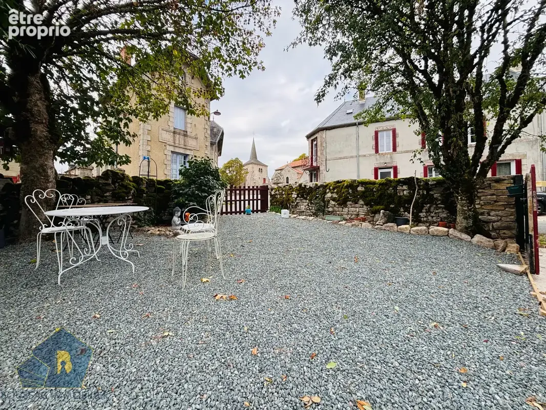 Maison entièrement rénovée   Vue exceptionnelle sur les Monts de Toulx - photo 15