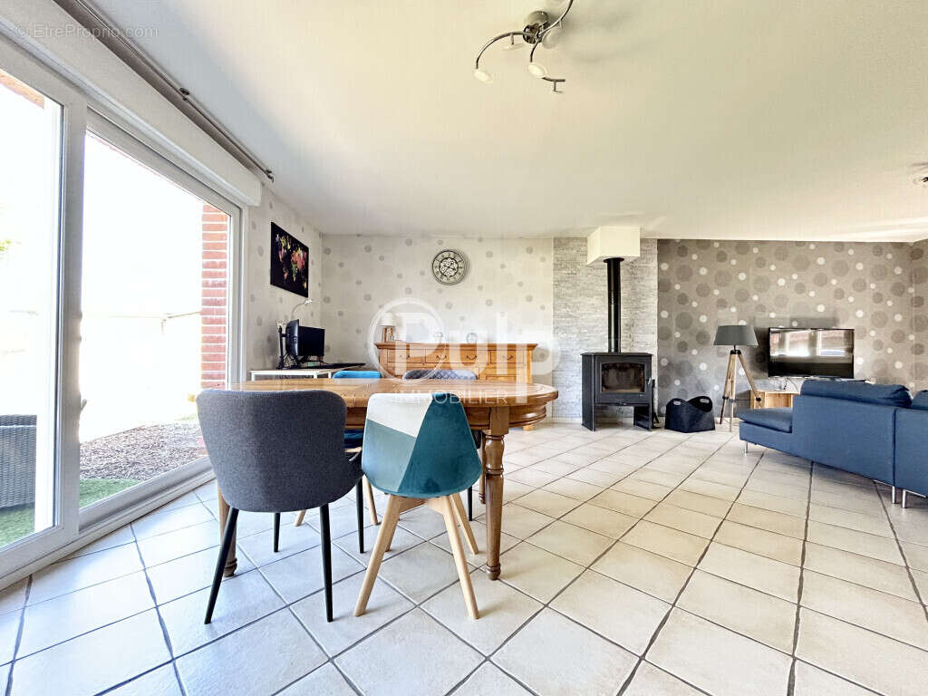 À découvrir sans tarder : belle maison individuelle aux volumes généreux ! - photo 4