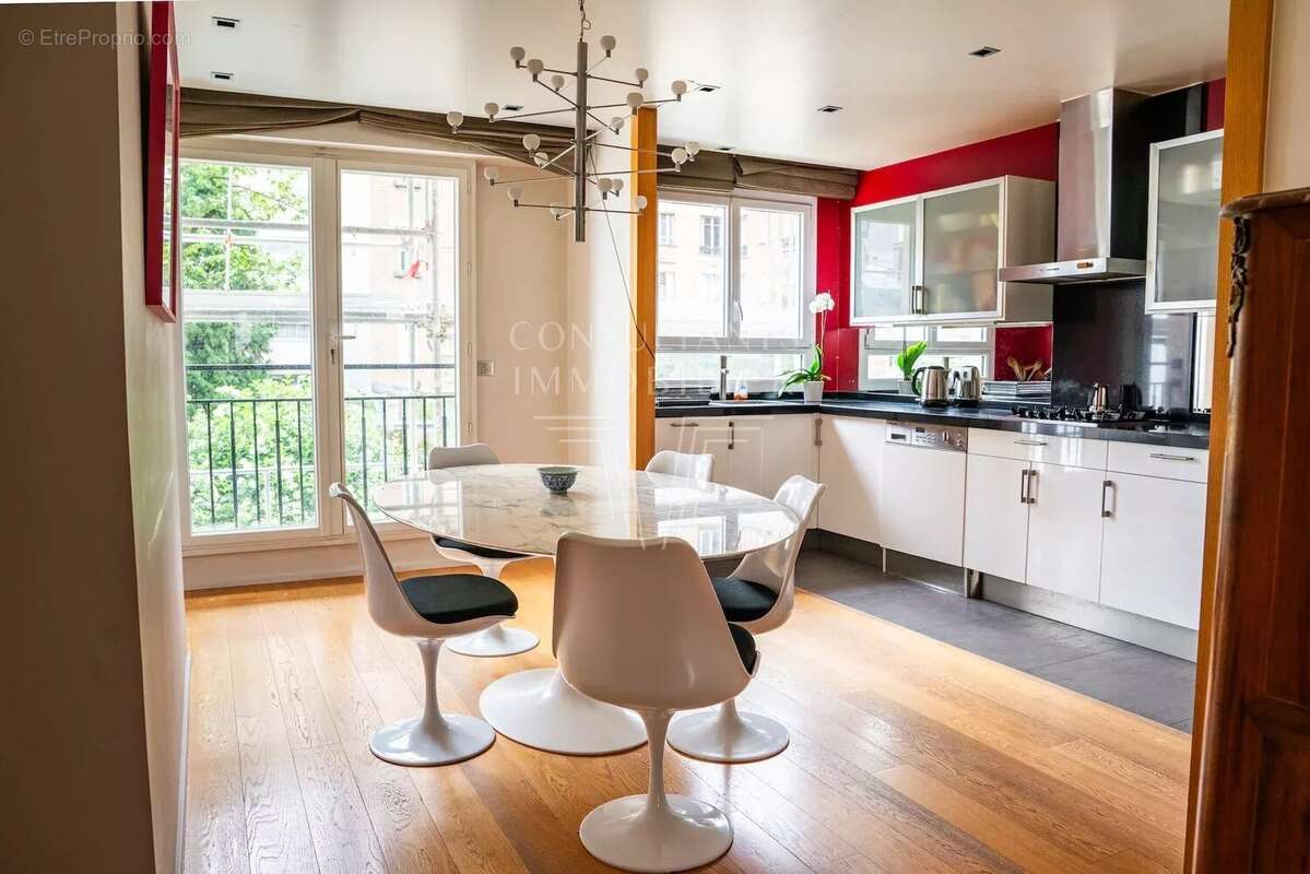 Appartement à PARIS-16E
