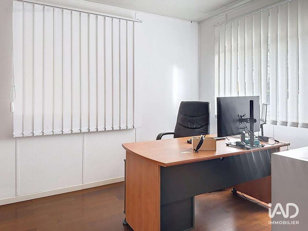 Photo 9 - Commerce à SAINT-CANNAT