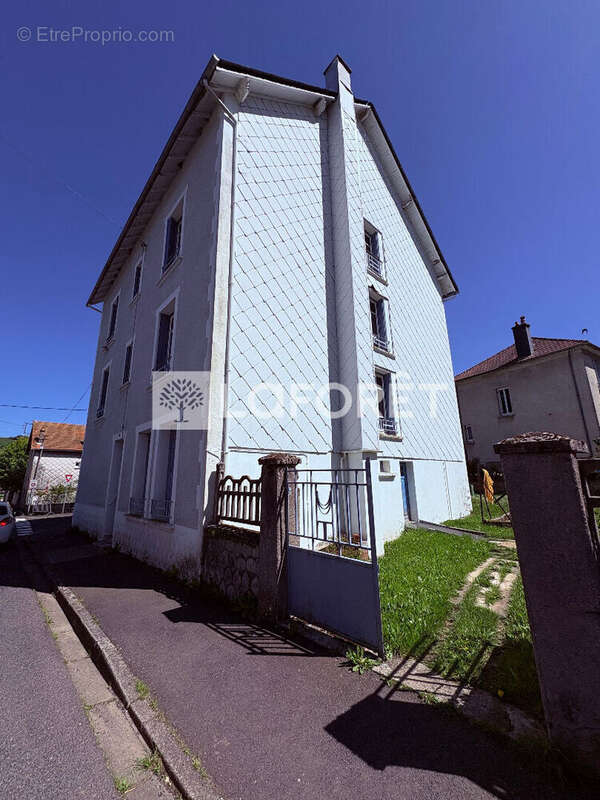 Appartement à RIOM-ES-MONTAGNES