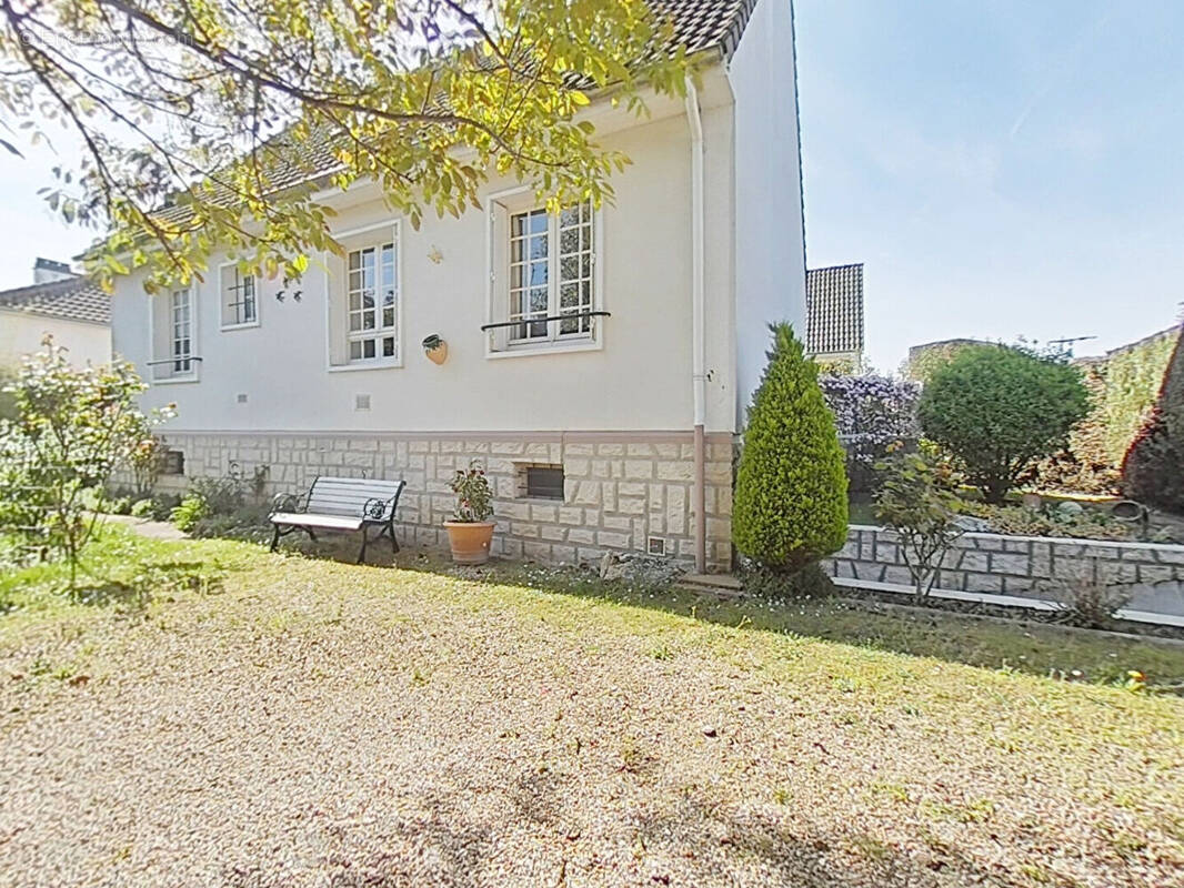 Maison à FONTENAY-LE-FLEURY